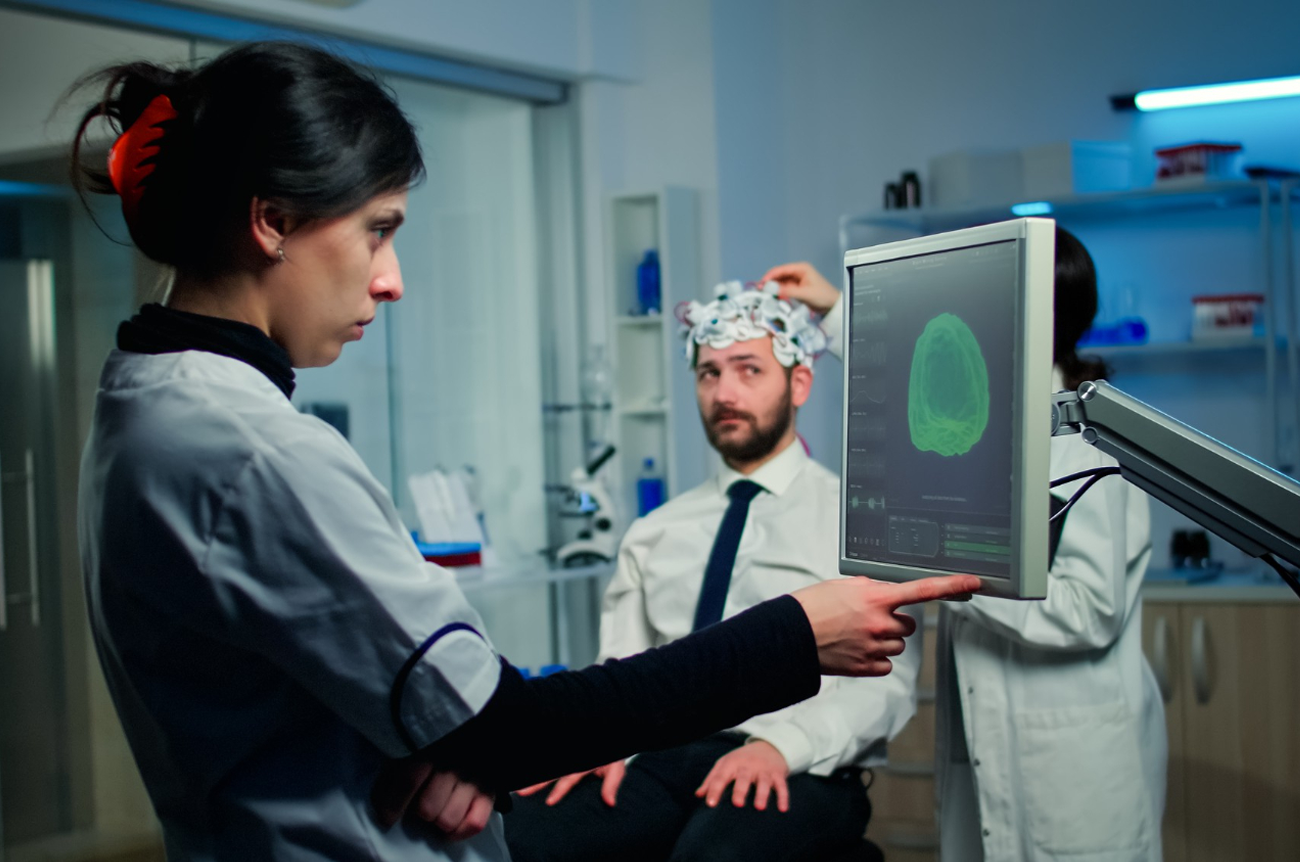 https://dkk4qeqny48s0.cloudfront.net/wp-content/uploads/2024/11/How-Do-AI-and-ML-in-Healthcare-Software-Help-Reduce-Medical-Errors-2.png