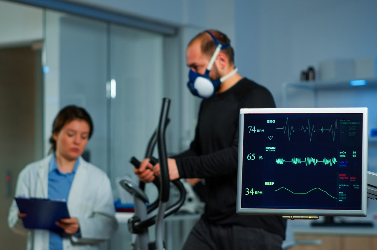 https://dkk4qeqny48s0.cloudfront.net/wp-content/uploads/2024/11/What-Role-Will-IoT-Play-in-the-Future-of-Digital-Health-and-Patient-Monitoring-1.png